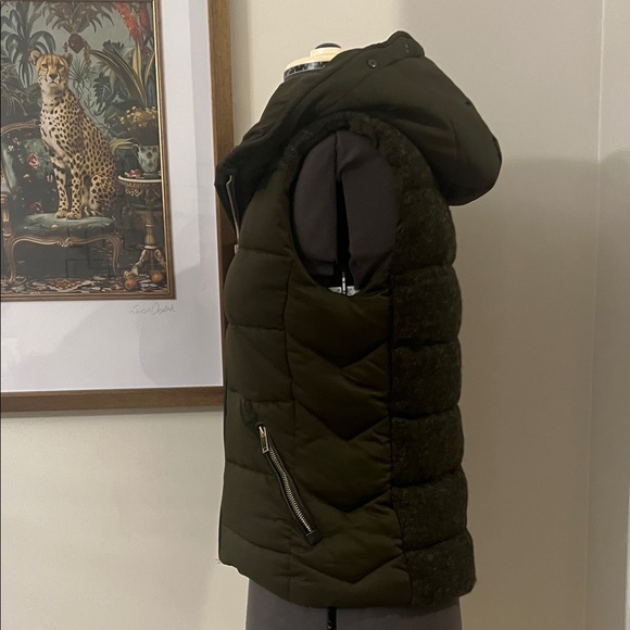 Zara Dark Green Puffer Vest - Picture 3 of 5